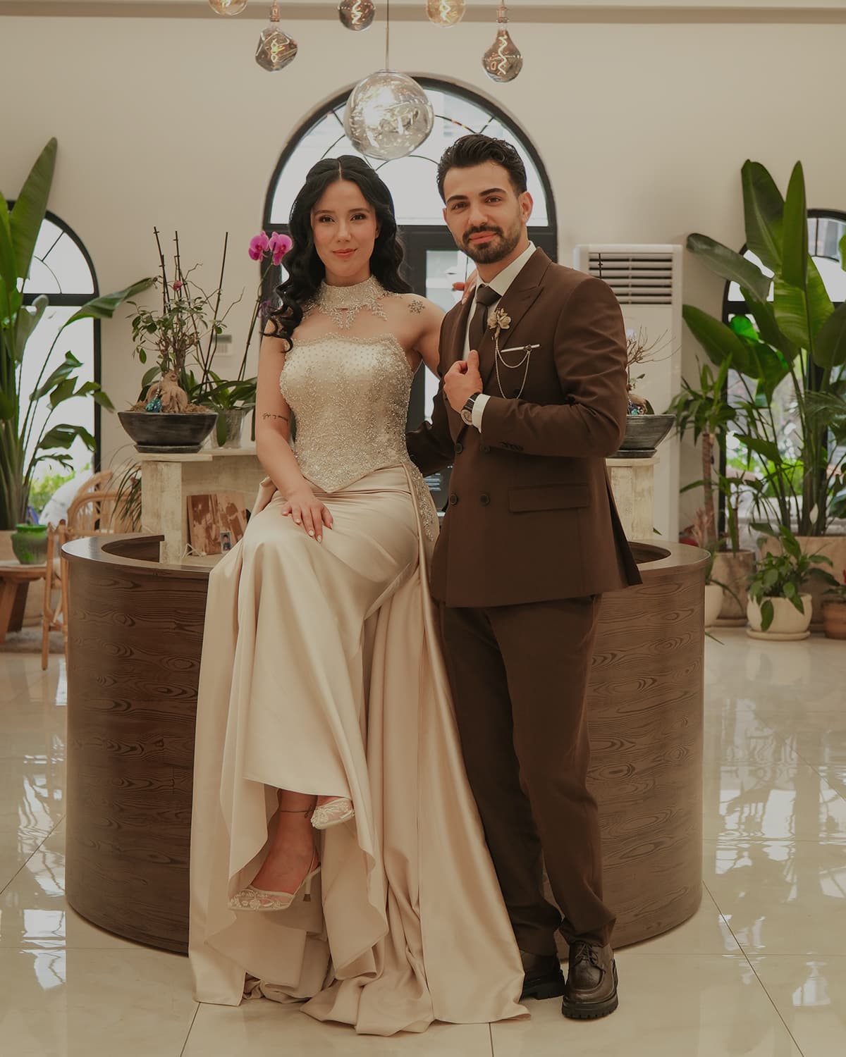 Stüdyo Zorbey'de çekilen gelin damat stüdyo portresi