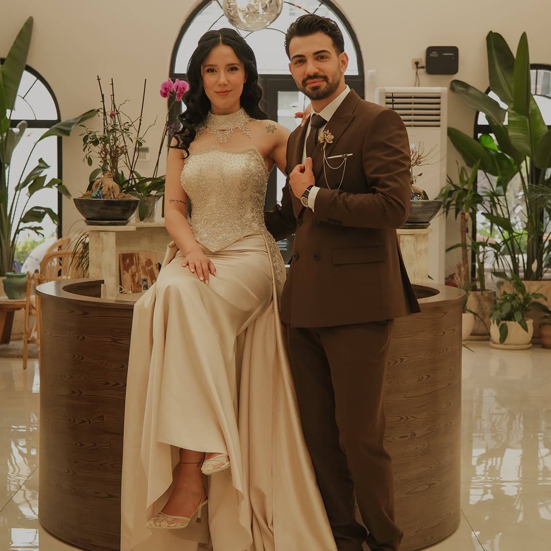 Stüdyo Zorbey Instagram paylaşımı — stüdyo içi gelin damat portresi